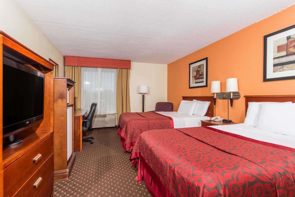 Quality Inn & Suites Bloomington I-55 And I-74 Exterior foto