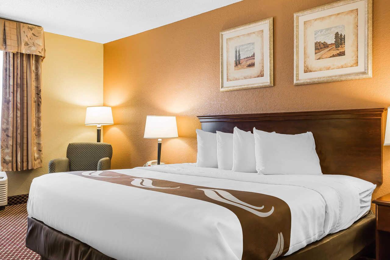 Quality Inn & Suites Bloomington I-55 And I-74 Exterior foto