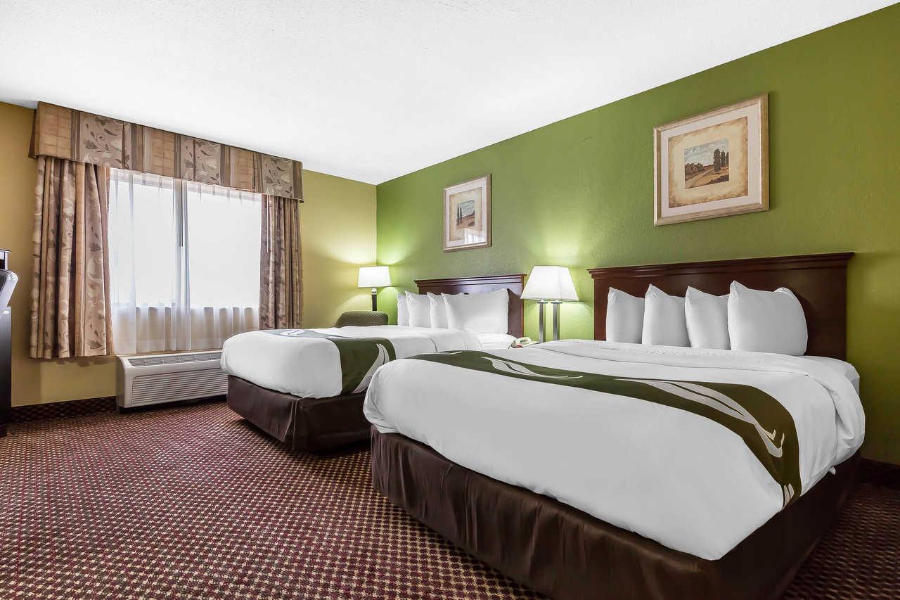 Quality Inn & Suites Bloomington I-55 And I-74 Exterior foto