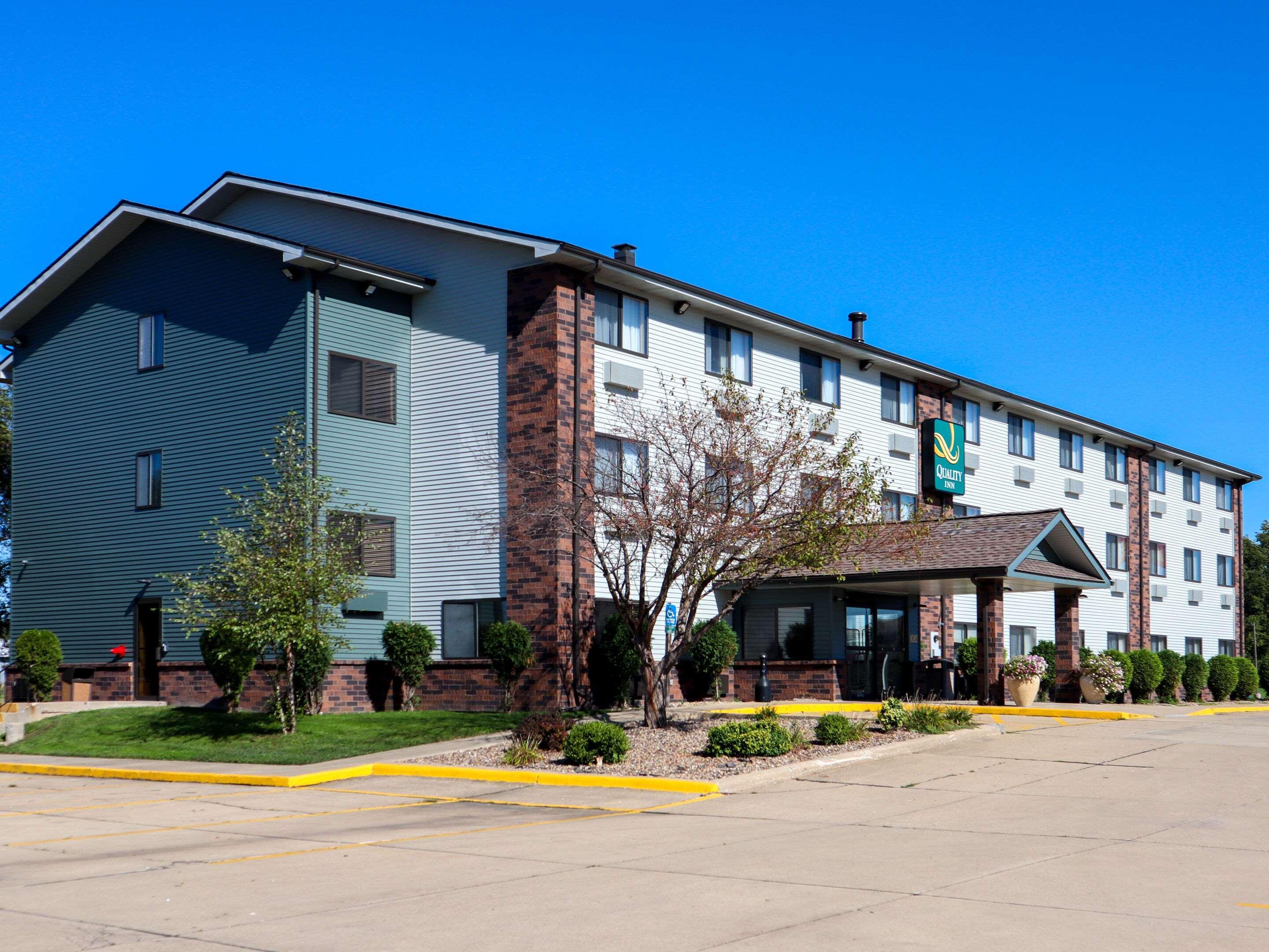 Quality Inn & Suites Bloomington I-55 And I-74 Exterior foto