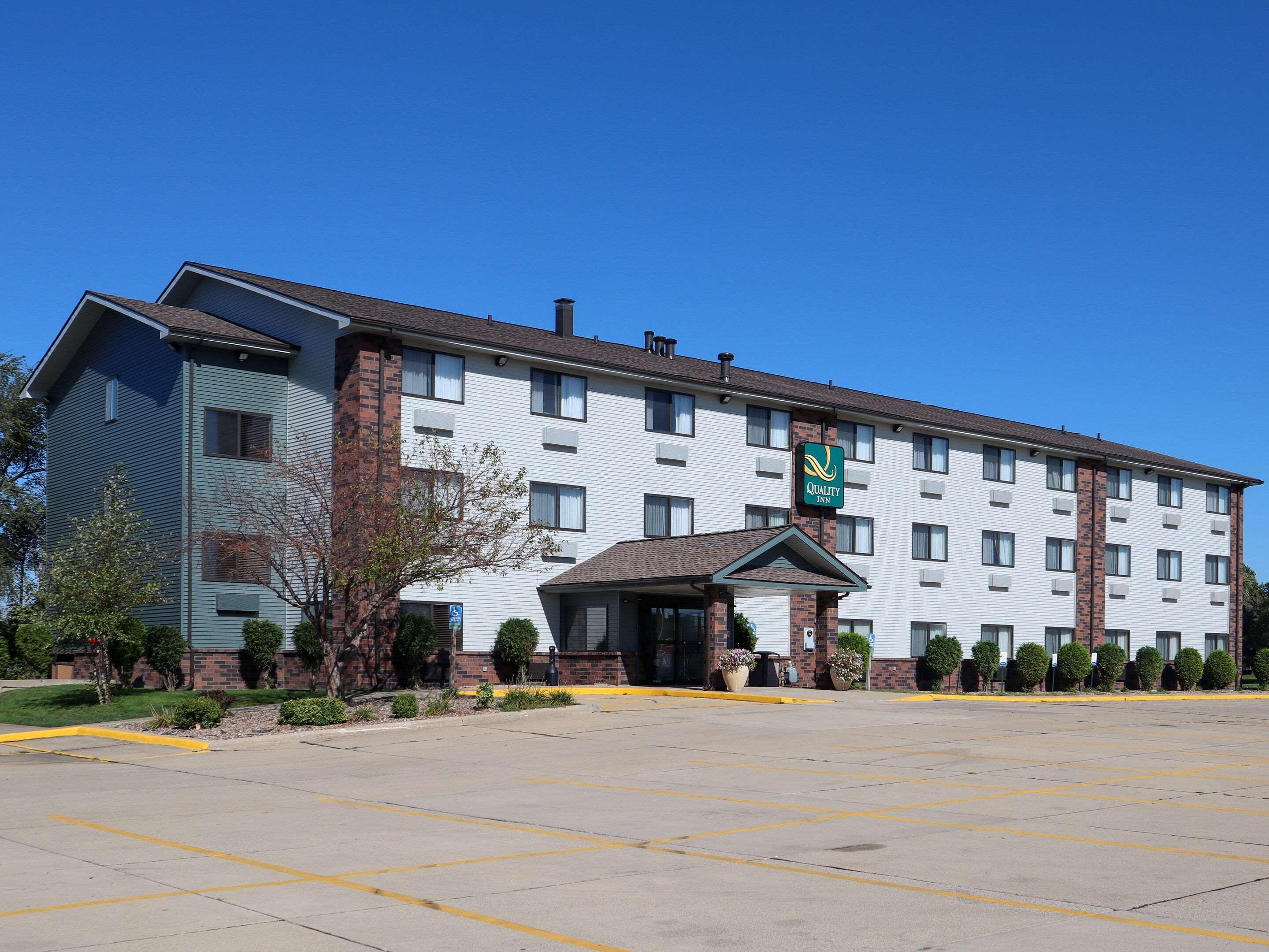 Quality Inn & Suites Bloomington I-55 And I-74 Exterior foto