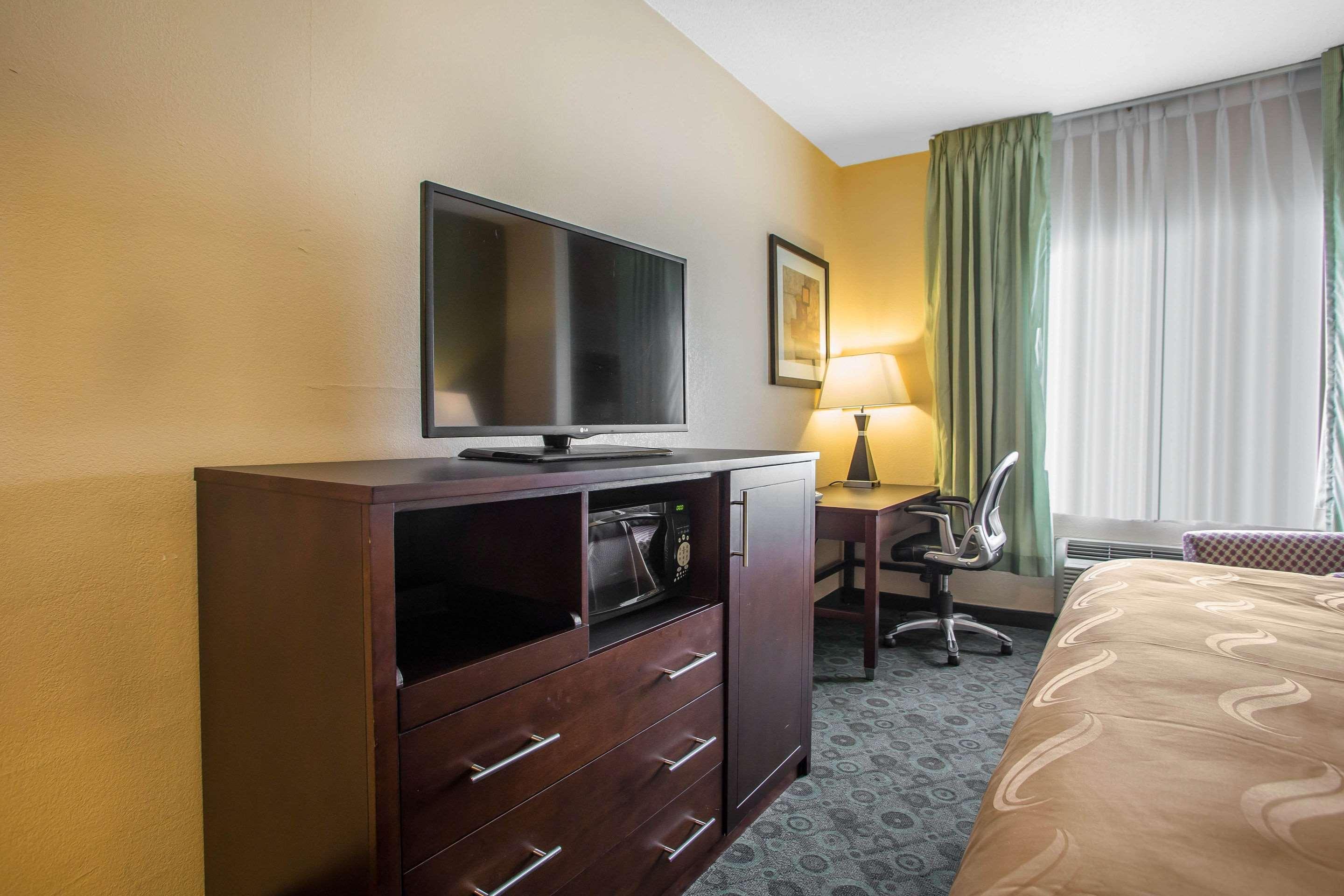 Quality Inn & Suites Bloomington I-55 And I-74 Exterior foto