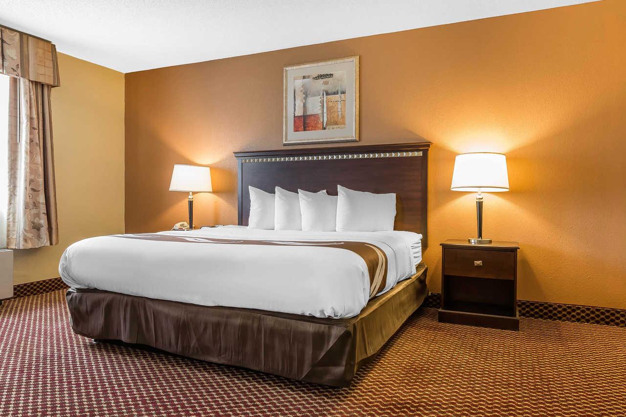 Quality Inn & Suites Bloomington I-55 And I-74 Exterior foto