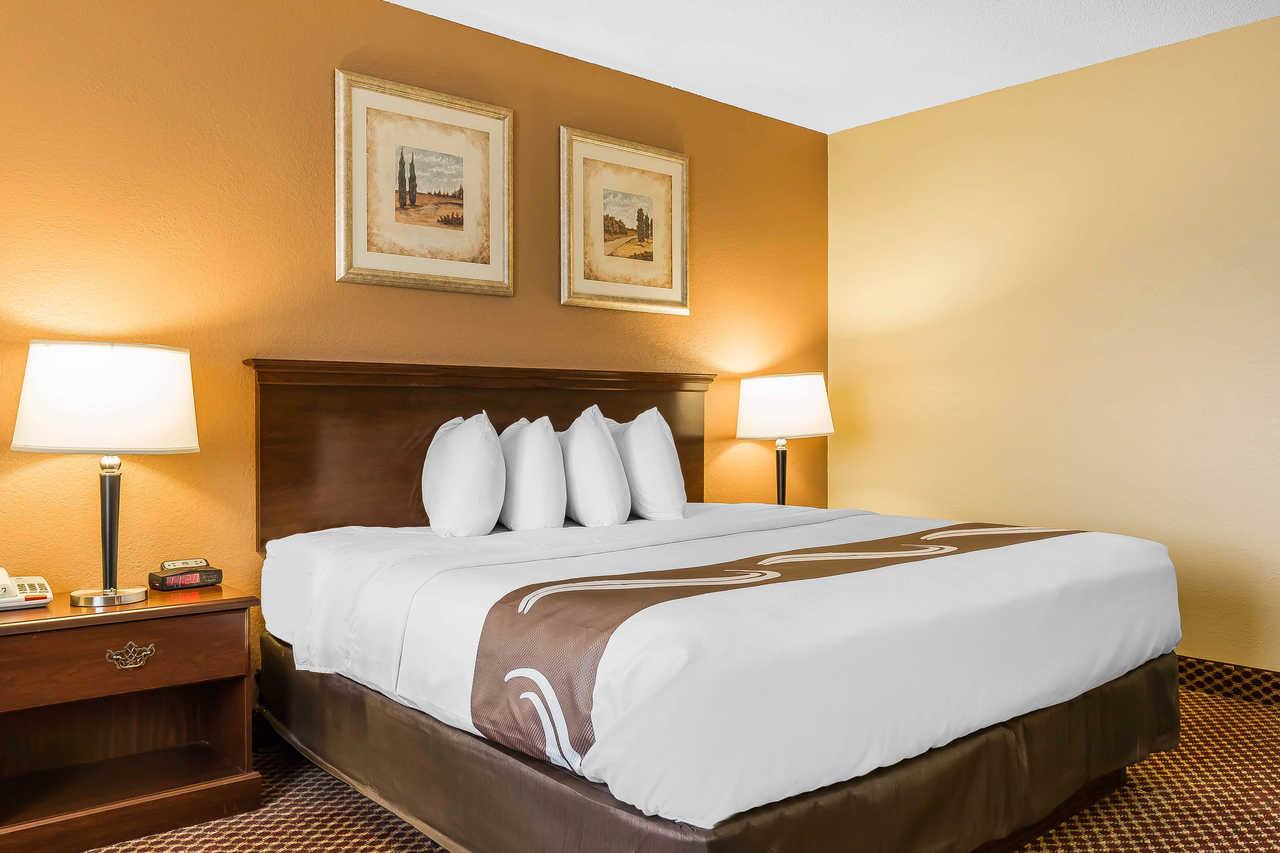 Quality Inn & Suites Bloomington I-55 And I-74 Exterior foto