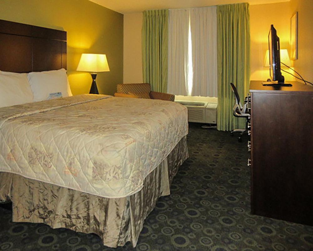 Quality Inn & Suites Bloomington I-55 And I-74 Exterior foto