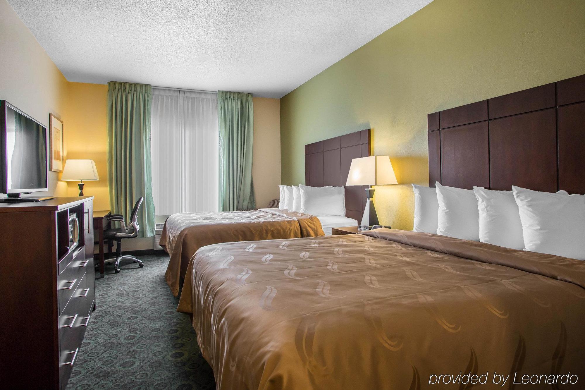 Quality Inn & Suites Bloomington I-55 And I-74 Exterior foto